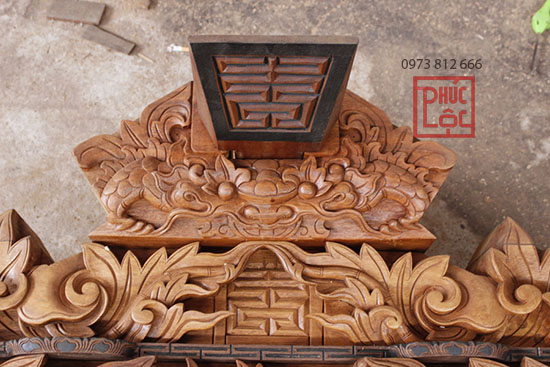 Hoa văn chạm khắc hình rồng và lá vĩ long trên cấu kiện nhà gỗ cổ truyền
