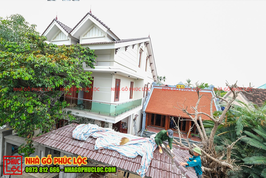 Nhà gỗ kết hợp biệt thự mái Thái 