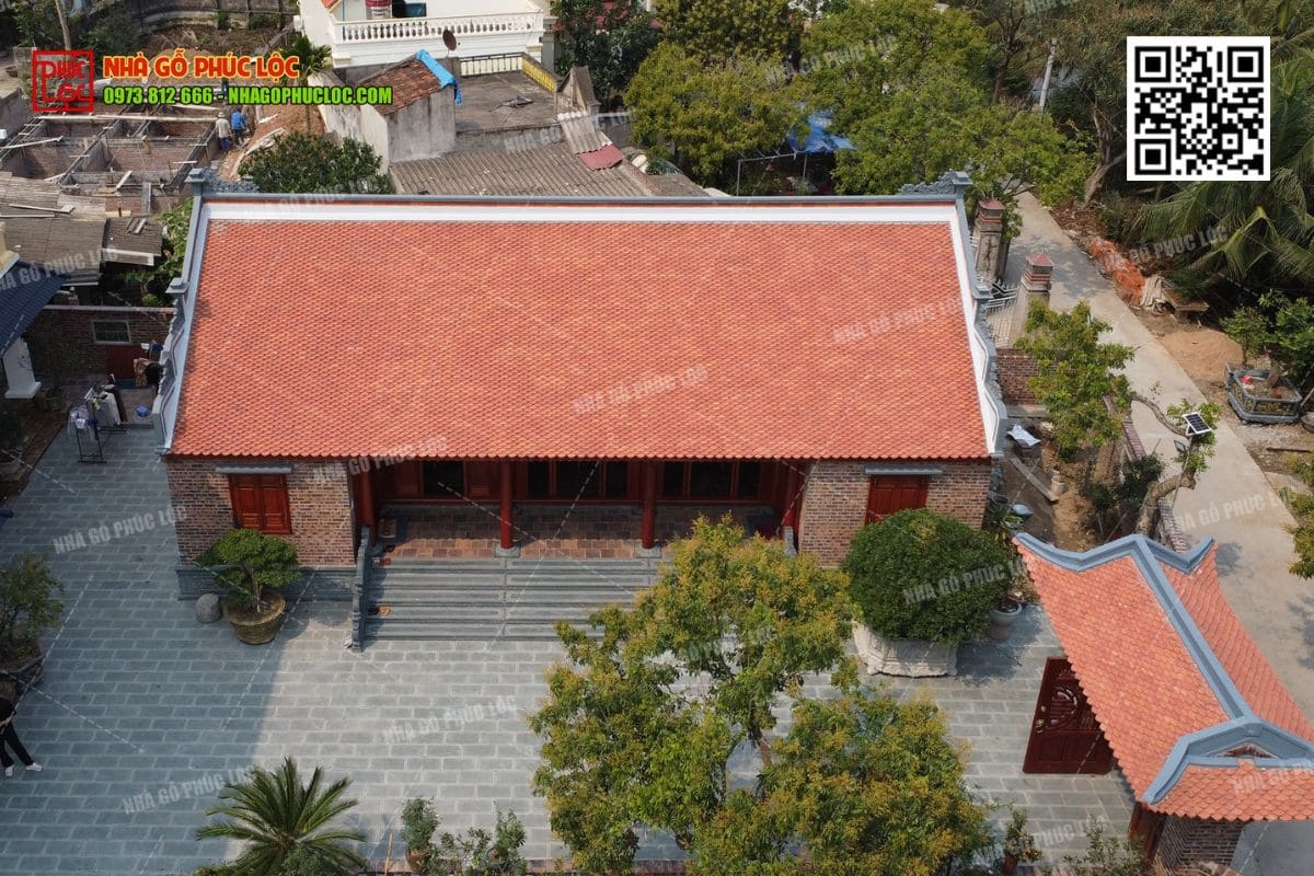 Vai trò của gạch lát sân nhà trong kiến trúc nhà gỗ